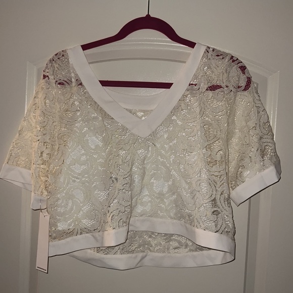 BCBGENERATION LENA CROP TOP - Picture 2 of 4